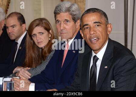 (L-R) Benjamin Rhodes, stellvertretender nationaler Sicherheitsberater für strategische Kommunikation, Botschafter der Vereinigten Staaten bei den Vereinten Nationen Samantha Power, US-Außenminister John Kerry und US-Präsident Barack Obama nehmen an einem bilateralen Treffen mit dem äthiopischen Premierminister Hailemarian Desalegn Teil (nicht abgebildet) Am 25. September 2014 im Waldorf Astoria Hotel in New York City, NY, USA. Foto von Anthony Behar/Pool/ABACAPRESS.COM Stockfoto