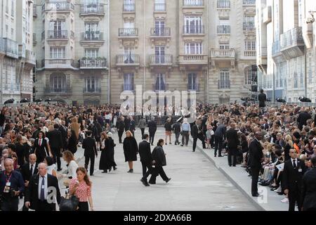 Ein allgemeiner Blick auf die Atmosphäre vor der Chanel-Show im Rahmen der Paris Fashion Week Womenswear Spring/Summer 2015 im Grand Palais in Paris, Frankreich am 30. September 2014. Foto von Alain Gil-Gonzalez/ABACAPRESS.COM Stockfoto