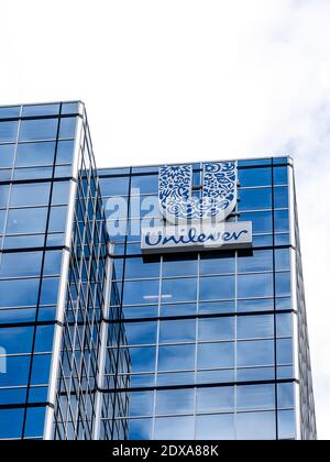 Toronto, Kanada - 18. Oktober 2019: Zeichen von Unilever Canada in ihrem Hauptsitz in Toronto Stockfoto