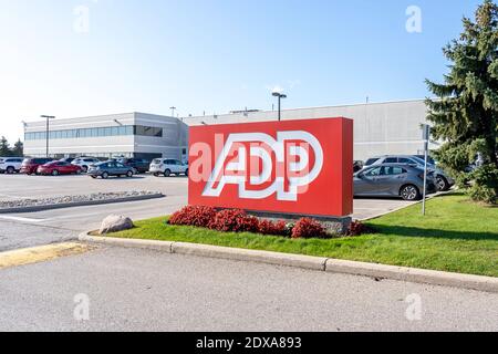 Mississauga, Ontario, Kanada - 23. Oktober 2019: ADP-Büro in Mississauga, Ontario. Stockfoto