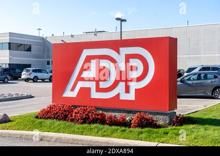 Mississauga, Ontario, Kanada - 23. Oktober 2019: ADP-Büro in Mississauga, Ontario. Stockfoto