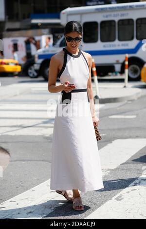 Caroline Issa, Redakteurin von Tank Magazine and This is London Magazine, Street Style, nach Prabal Gurung, Skylight am Moynihan Station, 421 Eighth Avenue während der Mercedes-Benz Fashion Week Spring-Summer 2015, New York City, NY, USA am 6. September 2014. Foto von Sophie Mhabille/ABACAPRESS.COM Stockfoto