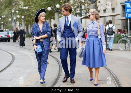 Street Style, Anna Russka, Blogger, M. Raro, Gründer von MARARO, Eleonora Sebastiani, Fotograf, Ankunft in Roberto Cavalli Ready-to-Wear Frühjahr-Sommer 2015 Show im Arco della Pace, Piazza Sempione, Mailand, Italien am 20. september 2014 statt. Foto von Sophie Mhabille/ABACAPRESS.COM Stockfoto