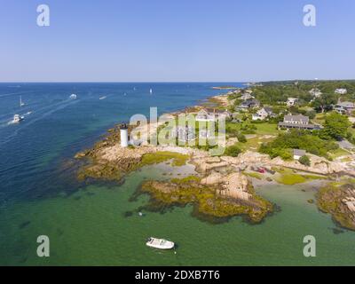 Annisquam Harbour Lighthouse, Blick von oben, Gloucester, Cape Ann, Massachusetts, MA, USA. Dieser historische Leuchtturm wurde 1898 am Fluss Annisquam erbaut. Stockfoto