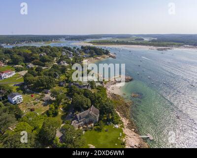 Annisquam Dorf Küstenlinie Luftaufnahme in der Nähe Wingaersheek Beach in der Stadt Gloucester, Cape Ann, Massachusetts, MA, USA. Stockfoto