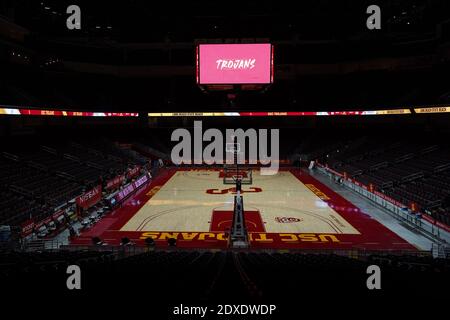 Ein allgemeiner Blick auf das Galen Center leer ohne Fans während eines NCAA College Frauen Basketball-Spiel zwischen den Südkalifornien Trojaner und die Stockfoto