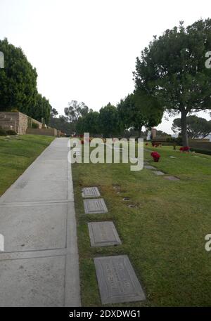 Glendale, Kalifornien, USA 23. Dezember 2020 EIN allgemeiner Blick auf die Atmosphäre des Factory Reject Grave am 23. Dezember 2020 im Forest Lawn Memorial Park in Glendale, Kalifornien, USA. Foto von Barry King/Alamy Stockfoto Stockfoto