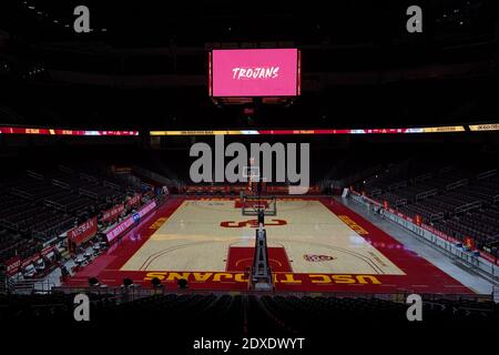 Ein allgemeiner Blick auf das Galen Center leer ohne Fans während eines NCAA College Frauen Basketball-Spiel zwischen den Südkalifornien Trojaner und die Stockfoto