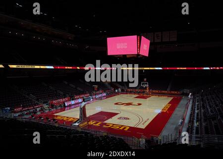 Ein allgemeiner Blick auf das Galen Center leer ohne Fans während eines NCAA College Frauen Basketball-Spiel zwischen den Südkalifornien Trojaner und die Stockfoto