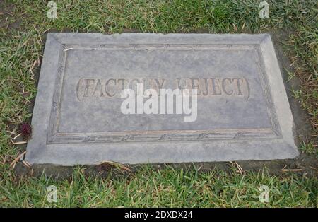 Glendale, Kalifornien, USA 23. Dezember 2020 EIN allgemeiner Blick auf die Atmosphäre des Factory Reject Grave am 23. Dezember 2020 im Forest Lawn Memorial Park in Glendale, Kalifornien, USA. Foto von Barry King/Alamy Stockfoto Stockfoto