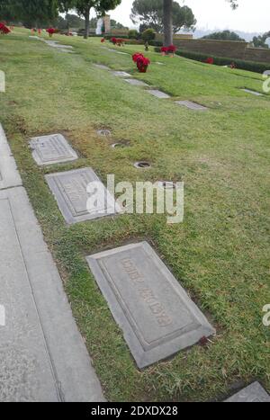 Glendale, Kalifornien, USA 23. Dezember 2020 EIN allgemeiner Blick auf die Atmosphäre des Factory Reject Grave am 23. Dezember 2020 im Forest Lawn Memorial Park in Glendale, Kalifornien, USA. Foto von Barry King/Alamy Stockfoto Stockfoto