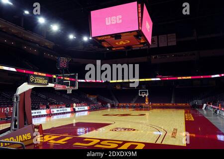 Ein allgemeiner Blick auf das Galen Center leer ohne Fans während eines NCAA College Frauen Basketball-Spiel zwischen den Südkalifornien Trojaner und die Stockfoto