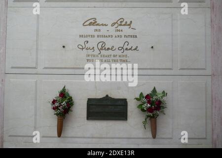 Glendale, Kalifornien, USA 23. Dezember 2020 EIN allgemeiner Blick auf die Atmosphäre des Grabes des Schauspielers Alan Ladd und des Grabes der Schauspielerin Clara Bow im Sanctuary of Heritage im Freiheits-Mausoleum im Forest Lawn Memorial Park am 23. Dezember 2020 in Glendale, Kalifornien, USA. Foto von Barry King/Alamy Stockfoto Stockfoto