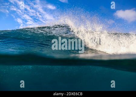 Blaue plätschernden Welle des Arabischen Meeres Stockfoto