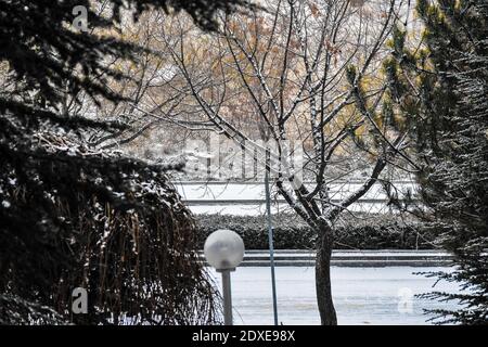 Ankara, Türkei. Dezember 2020. Ein allgemeiner Blick auf den ersten Schneefall in der türkischen Hauptstadt. Kredit: Altan Gocher/ZUMA Wire/Alamy Live Nachrichten Stockfoto