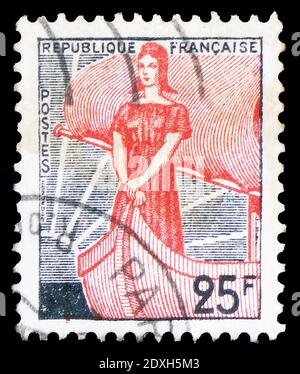 MOSKAU, RUSSLAND - 30. MÄRZ 2019: Eine in Frankreich gedruckte Briefmarke zeigt Marianne im Boot, Serie, um 1959 Stockfoto