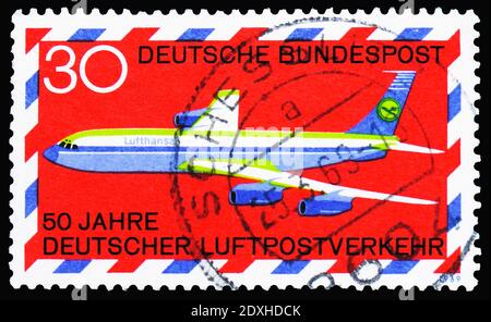 MOSKAU, RUSSLAND - 30. MÄRZ 2019: Eine in Deutschland gedruckte Briefmarke zeigt 50 Jahre Luftpost, Deutsche Air Mail Service Serie, um 1969 Stockfoto