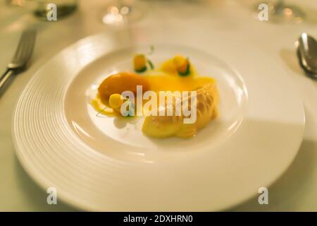 Abendessen Sterneküche mit Mango, Vanille und Passionsfrucht Stockfoto