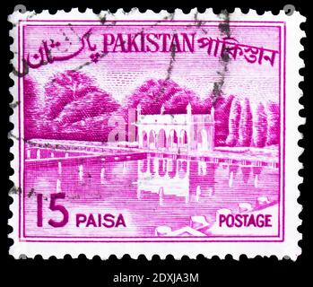 MOSKAU, RUSSLAND - 23. MÄRZ 2019: Briefmarke gedruckt in Pakistan zeigt Shalimar Gardens, Country Views Serie, um 1965 Stockfoto