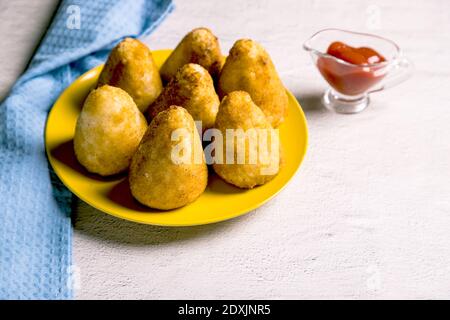 Italienische sizilianische Gericht arancini - frittierte Reisbällchen mit Fleisch Stockfoto