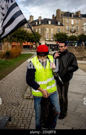 FRA - GILETS JAUNES DE DINAN Samedi 26 Janvier, tentative de assemblement des Gilets jaunes dans le Centre ville de Dinan. FRA - GELBE WESTEN VON DINA Stockfoto