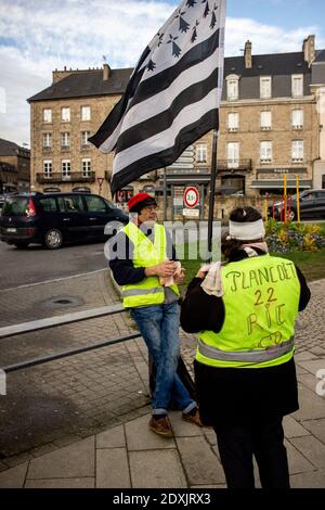 FRA - GILETS JAUNES DE DINAN Samedi 26 Janvier, tentative de assemblement des Gilets jaunes dans le Centre ville de Dinan. FRA - GELBE WESTEN VON DINA Stockfoto