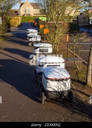 Starship Food Delivery Robots, Wootton Fields, Northampton, Großbritannien; ein neuer Service, der vom lokalen Co-op-Laden eingeführt wurde Stockfoto