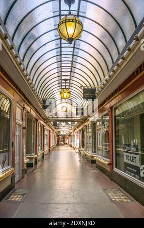 Einkaufspassage 'The Corridor' im Stadtzentrum von Bath, Somerset, England Stockfoto