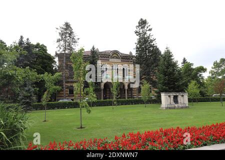 BULGARIEN, SOFIA, SOFIA ZENTRUM - 01. AUGUST 2019: Gebäude der Heiligen Synode der Bulgarisch-Orthodoxen Kirche in Sofia Stockfoto