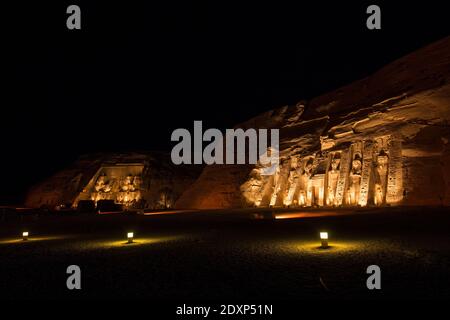Ägypten, Abu Simbel, der große Tempel und der kleine Tempel - bekannt als Tempel von Hathor Stockfoto