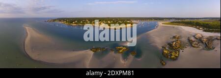 Wingaersheek Beach Panorama Luftaufnahme bei Sonnenuntergang in Gloucester, Cape Ann, Massachusetts, USA. Stockfoto