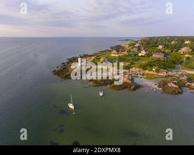 Annisquam Harbor Lighthouse Luftaufnahme, Gloucester, Cape Ann, Massachusetts, USA. Dieser historische Leuchtturm wurde 1898 am Fluss Annisquam erbaut. Stockfoto