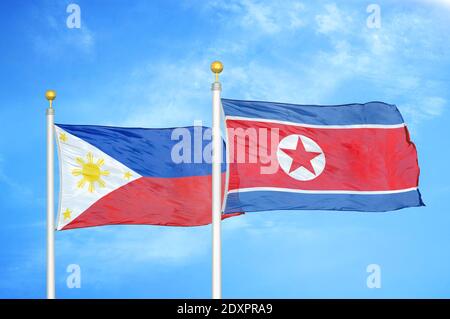 Philippinen und Nordkorea zwei Flaggen auf Fahnenmasten und blau wolkiger Himmel Stockfoto
