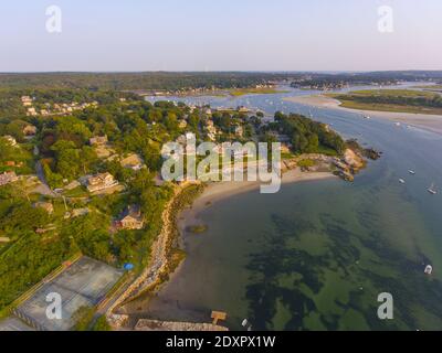 Annisquam Dorf Küstenlinie Luftaufnahme in der Nähe Wingaersheek Beach in der Stadt Gloucester, Cape Ann, Massachusetts, USA. Stockfoto