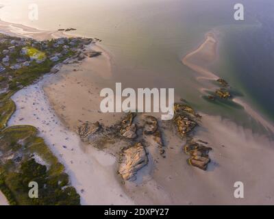 Wingaersheek Beach Luftaufnahme bei Sonnenuntergang in Gloucester, Cape Ann, Massachusetts, USA. Stockfoto