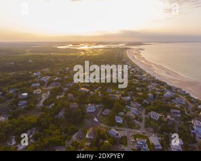 Wingaersheek Beach Luftaufnahme bei Sonnenuntergang in Gloucester, Cape Ann, Massachusetts, USA. Stockfoto