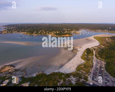 Wingaersheek Beach Luftaufnahme bei Sonnenuntergang in Gloucester, Cape Ann, Massachusetts, USA. Stockfoto