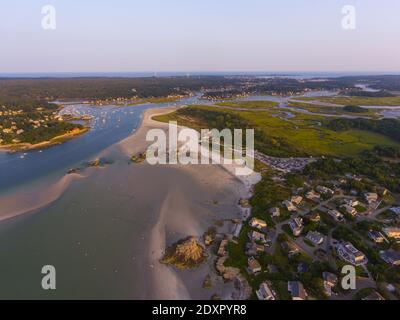 Wingaersheek Beach Luftaufnahme bei Sonnenuntergang in Gloucester, Cape Ann, Massachusetts, USA. Stockfoto