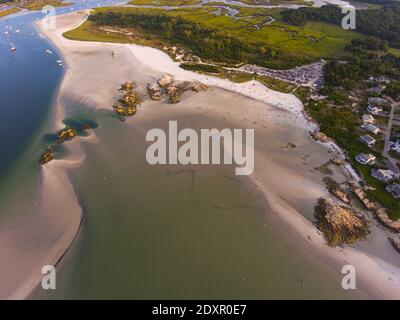 Wingaersheek Beach Luftaufnahme bei Sonnenuntergang in Gloucester, Cape Ann, Massachusetts, USA. Stockfoto
