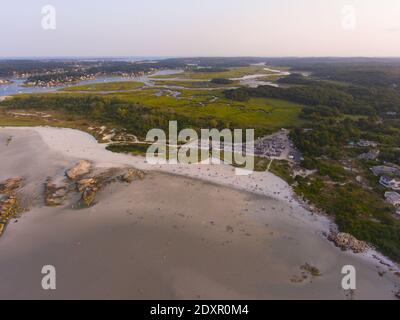 Wingaersheek Beach Luftaufnahme bei Sonnenuntergang in Gloucester, Cape Ann, Massachusetts, USA. Stockfoto