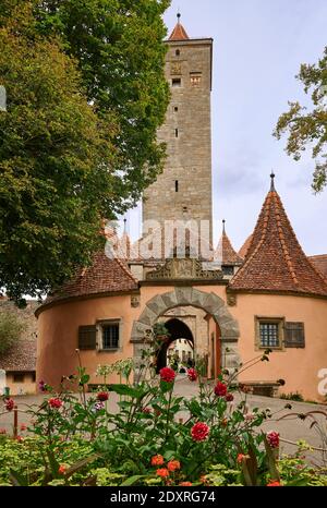 Burgtor und Bastei, Rothenburg ob der Tauber, Bayern, Deutschland Stockfoto