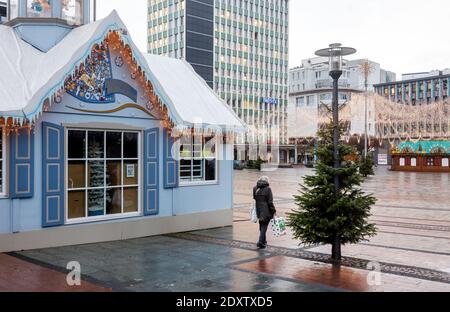 Essen, Ruhrgebiet, Nordrhein-Westfalen, Deutschland - Essener Innenstadt in Zeiten der Corona-Krise während der zweiten Sperre am Vorweihnachtstag Stockfoto