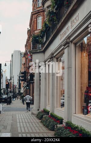 London, Großbritannien - 5. Dezember 2020: Außenansicht des Bekleidungsladens Stefano Ricci in Mayfair, einer wohlhabenden Gegend im West End von London in der City of Westm Stockfoto