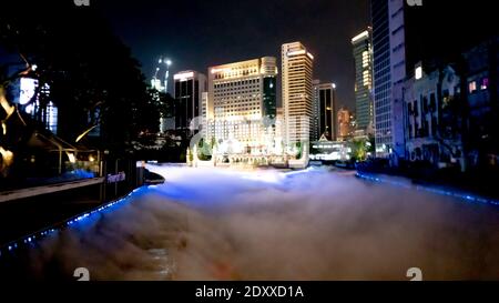 Kuala Lumpur, Malaysia, 25. Dezember 2020 - Fotoserie von River of Life, Masjid Jamek Sultan Abdul Samad, Firmengebäude mit freigegebener Nebelagai Stockfoto