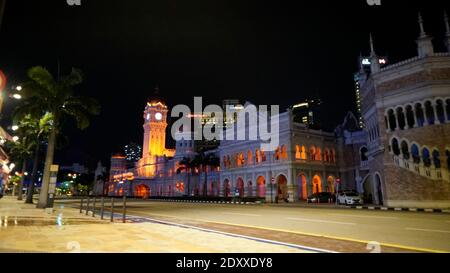 KUALA LUMPUR, MALAYSIA, 25. Dezember 2020 - das ikonische Sultan Abdul Samad Gebäude in Dataran Merdeka ist einer der wichtigsten touristischen Attr der Stadt Stockfoto