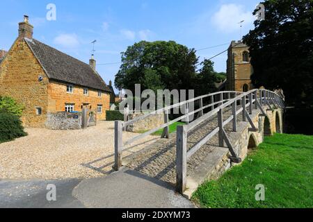 Das 13. Jahrhundert, Stein gebaut Packhorse Bridge, Medbourne Dorf, Leicestershire County, England, Großbritannien Stockfoto