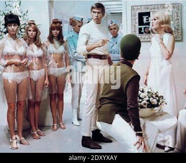 UNSER MANN FLINT 1966 20th Century Fox Film mit James Coburn als Meisterspion Derek Flint Stockfoto