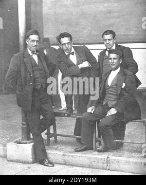 Fotos der spanischen Gewerkschafter Julián Besteiro, Daniel Anguiano, Andrés Saborit und Francisco Largo Caballero im Jahr 1918, am Tag seiner Freilassung aus dem Gefängnis von Cartagena (aktuelle Seamanship Instruction Barracks).die vier waren am 29. September von einem Kriegsgericht zu lebenslanger Haft verurteilt worden, 1917 wegen des Verbrechens der Volksverhetzung, wegen seiner Forderung nach einem Generalstreik im August desselben Jahres. Am 8. Mai des folgenden Jahres erhielten sie eine Amnestie von der Regierung, nachdem sie bei den Parlamentswahlen im Februar zu Abgeordneten des Linksbündnisses gewählt worden waren Stockfoto