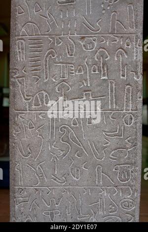 TÜRKEI, ANKARA ; MAI 25,2008 - das hethitische Denkmal mit Hieroglyphen-Inschrift wurde in Sultanhani gefunden, das 50 km von Kayseri entfernt ist. Die Ancie Stockfoto