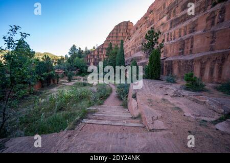 Felsformationen entlang der Red Rocks Open Space in Colorado Springs, CO, am Steinbruch Stockfoto